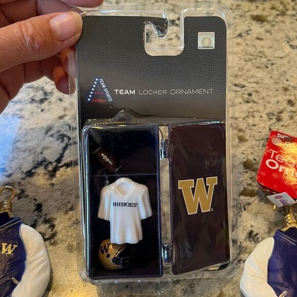 UW University of Washington 3 Football Christmas Ornaments Jackets & Locker - Picture 4 of 7
